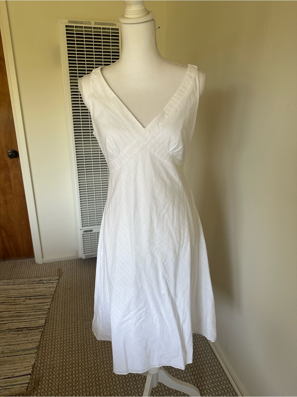 Ann Taylor White V-Neck Sleeveless Midi Dress